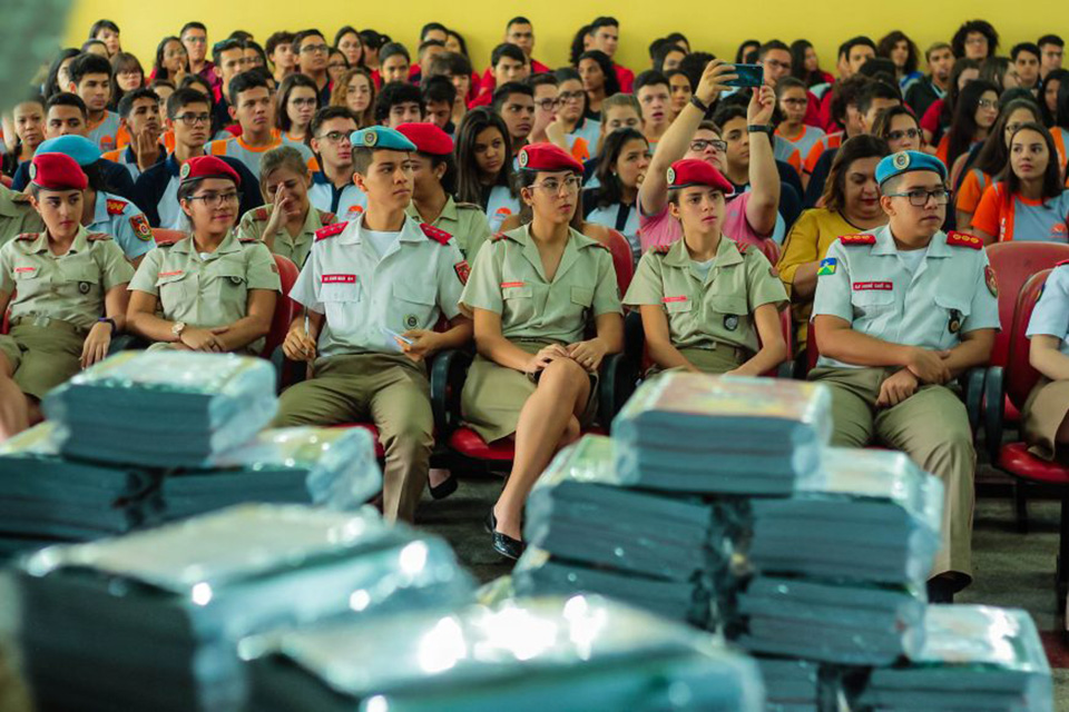 Mais de 12 mil kits Enem entregues para alunos do ensino médio em Rondônia
