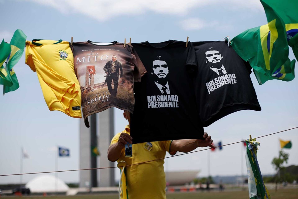 Casa de Bolsonaro vira ponto turístico e aumenta lucro de comerciantes