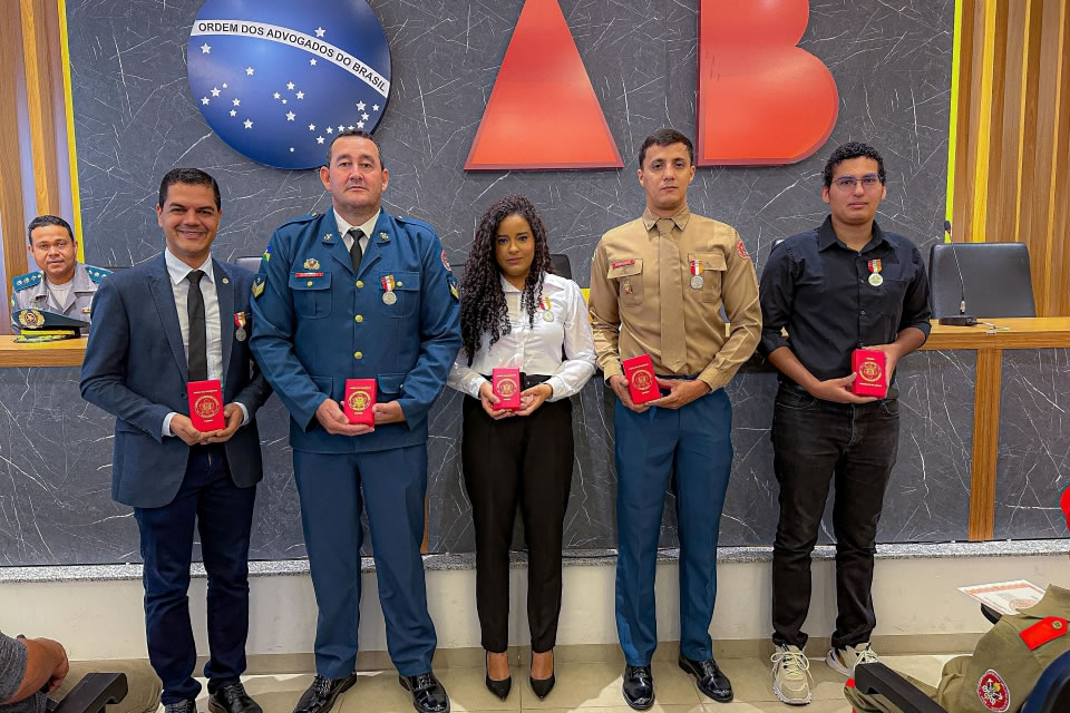 Cássio Gois recebe Medalha de Amigo do Corpo de Bombeiros Militar durante solenidade especial