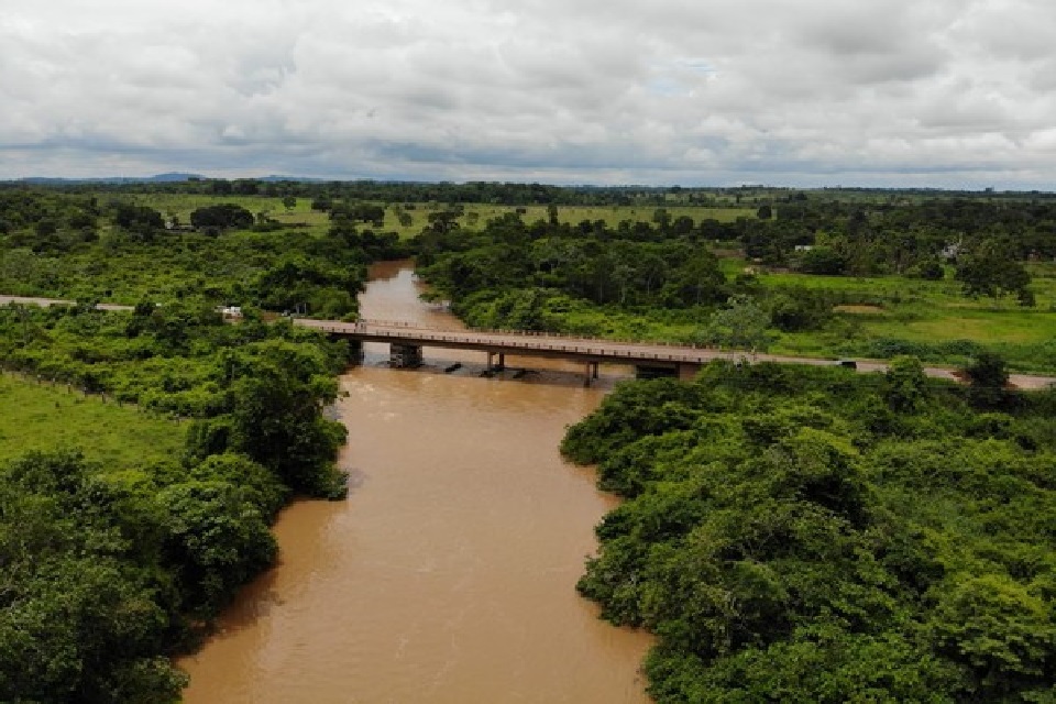 BR-364 é fechada para reparos na Ponte do Riozinho em Cacoal