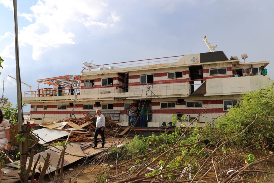 Parado há quase quatro anos, barco hospital da Prefeitura será reformado e equipado