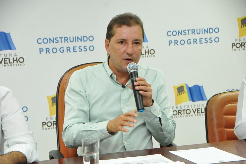 Prefeito sanciona lei que proíbe o uso de canudinhos de plástico