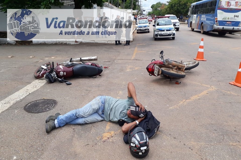 Três pessoas ficam lesionadas durante colisão entre duas motos