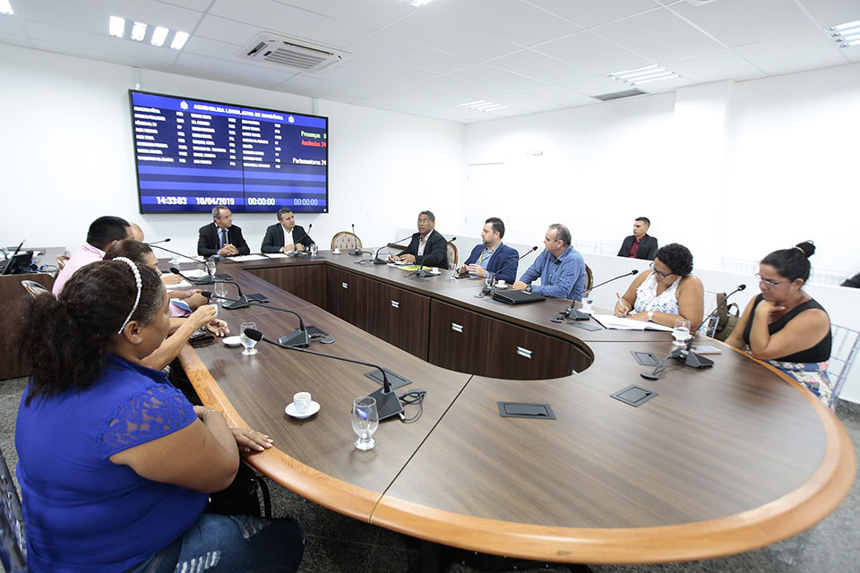 Construção de escolas para atender residenciais em Porto Velho é debatida na Assembleia