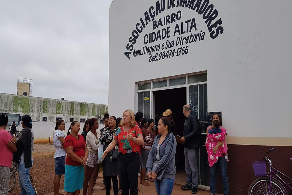 Prefeitura de Rolim de Moura distribui alimentos para famílias do bairro Cidade Alta