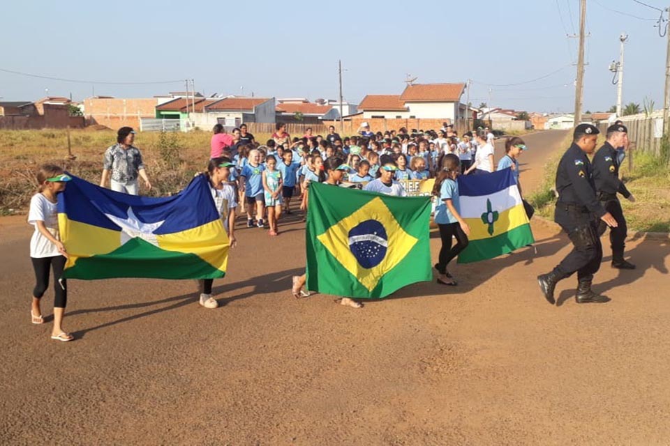 Atividades cívicas em escolas de Vilhena valorizam símbolos nacionais, hinos e história brasileira