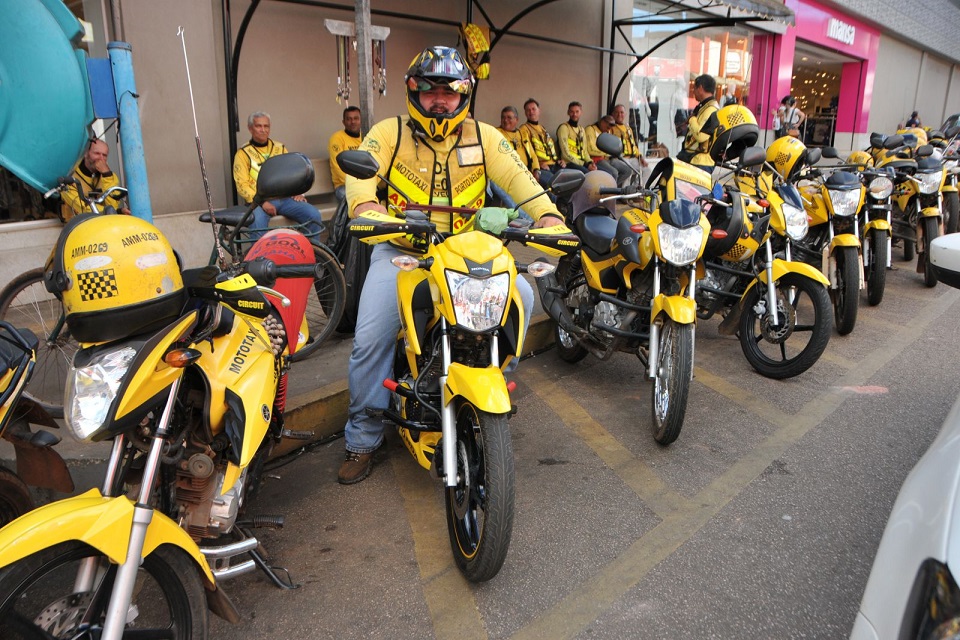 Projeto de Lei de Marcelo Reis é aprovado que autoriza criação de auxilio emergencial para mototaxistas