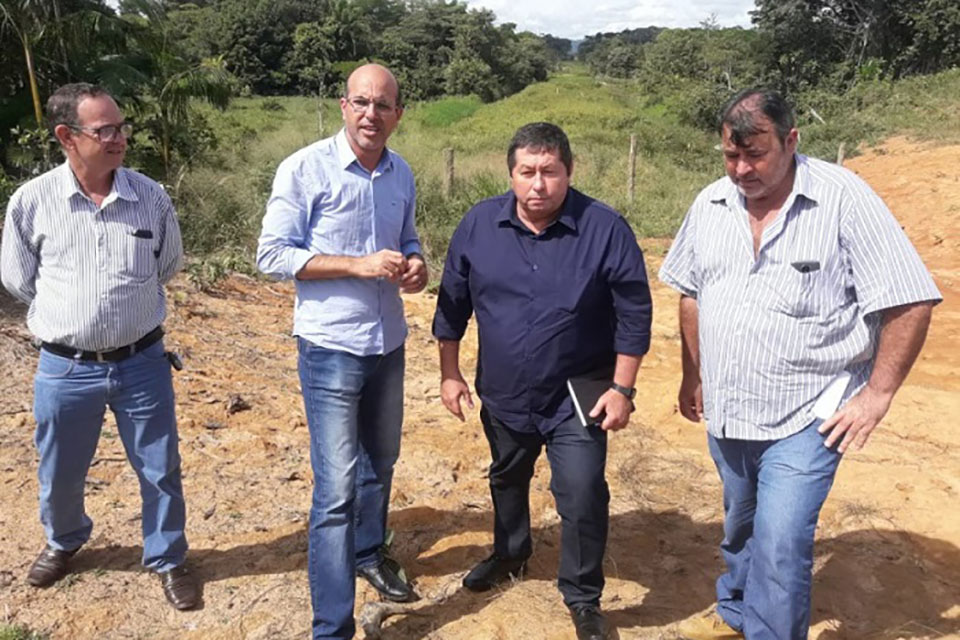 Ismael Crispin acompanha visita do diretor do DER a São Miguel do Guaporé