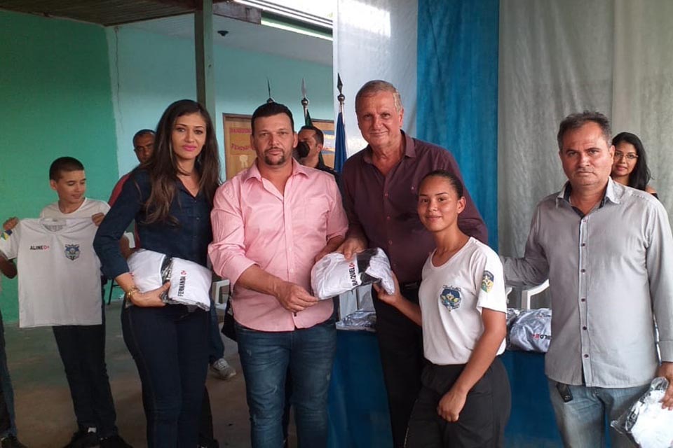 Adelino Follador participa da entrega de uniformes para PM Mirim de Itapuã do Oeste