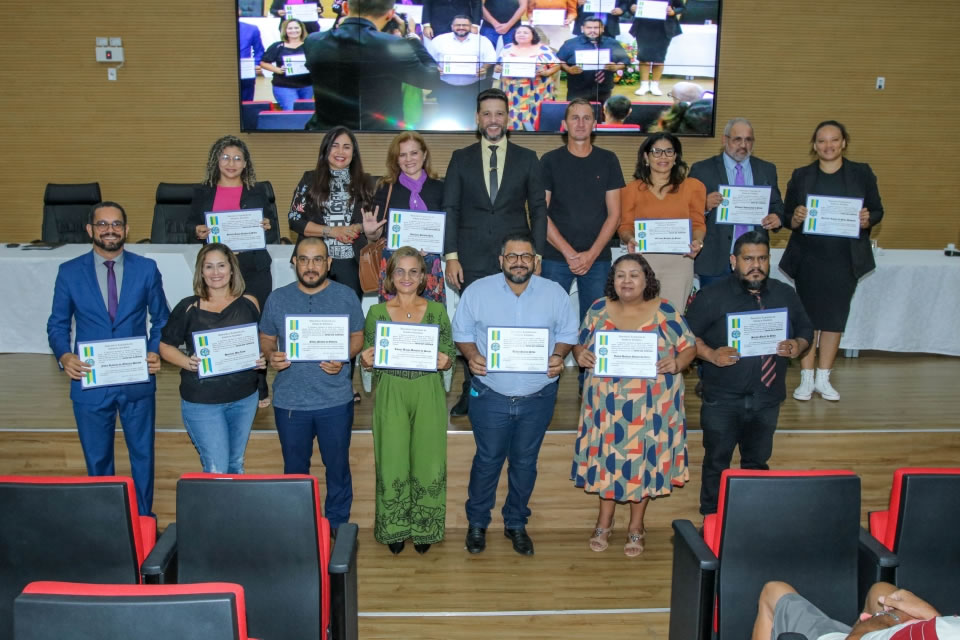 Deputado Camargo homenageia Associação de Surdos de Rondônia pelos nove anos de atuação