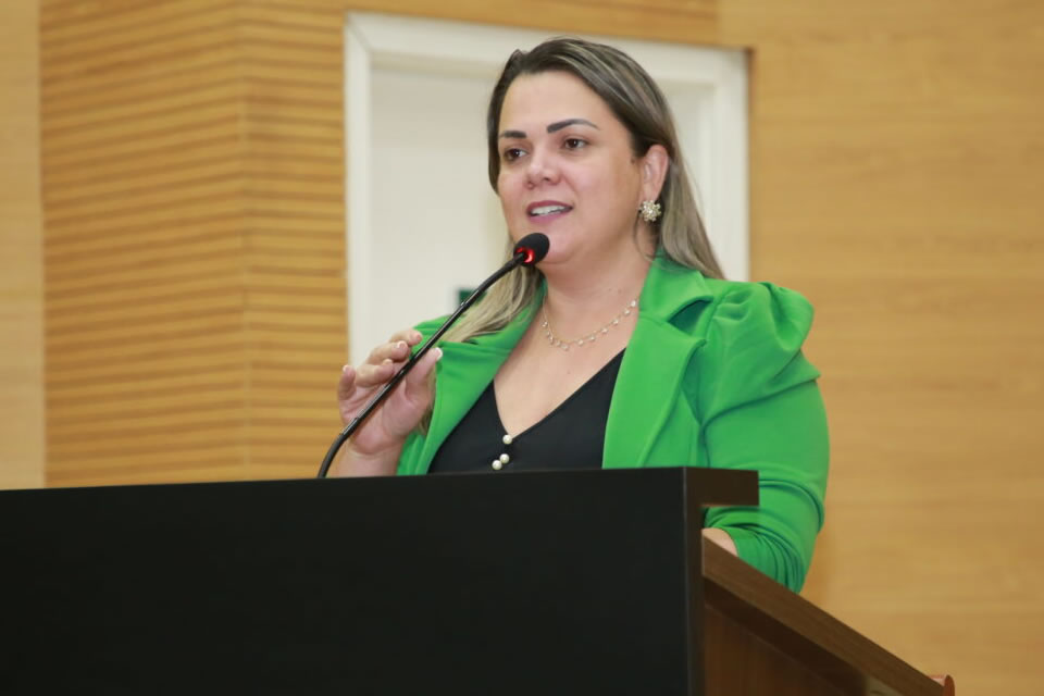 Cláudia de Jesus faz prestação de contas do mandato para sociedade