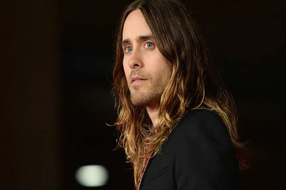 Jared Leto é acusado de má conduta sexual por nove mulheres, segundo portal