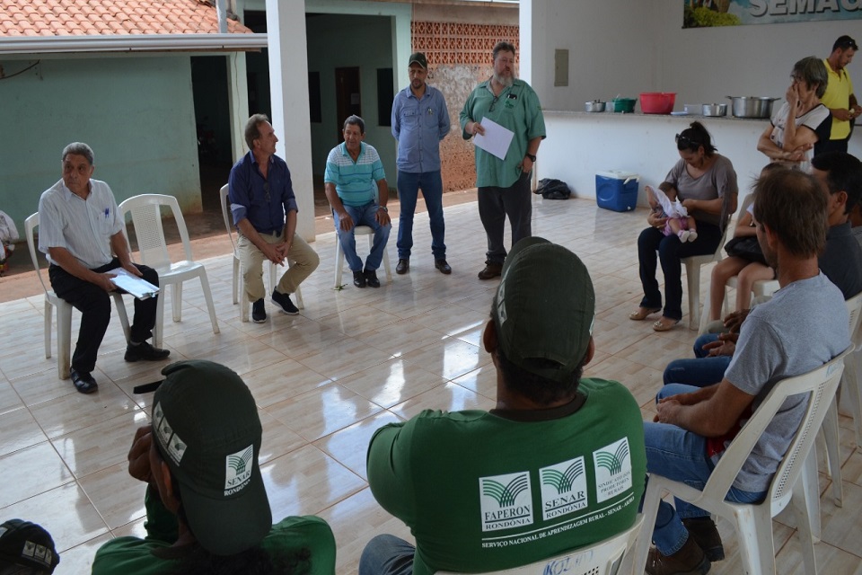 Prefeito Luizão do Trento prestigia encerramento da segunda turma do curso para apicultores