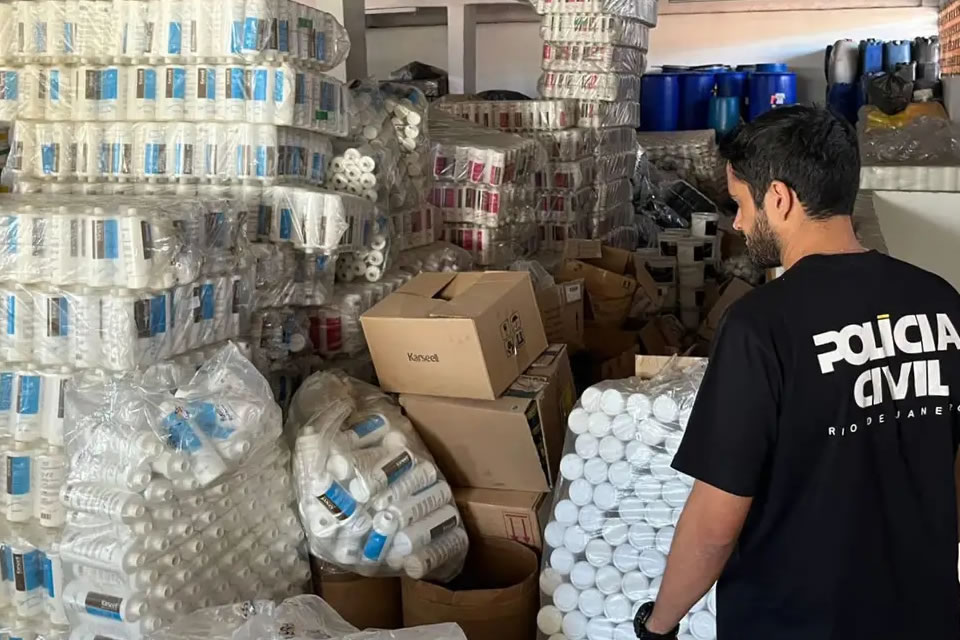 Polícia fecha duas fábricas clandestinas de cosméticos