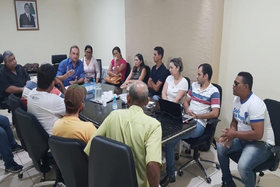Rolim de Moura - Presidentes de associações de moradores conhecem projeto de energia solar que será implantado no município 