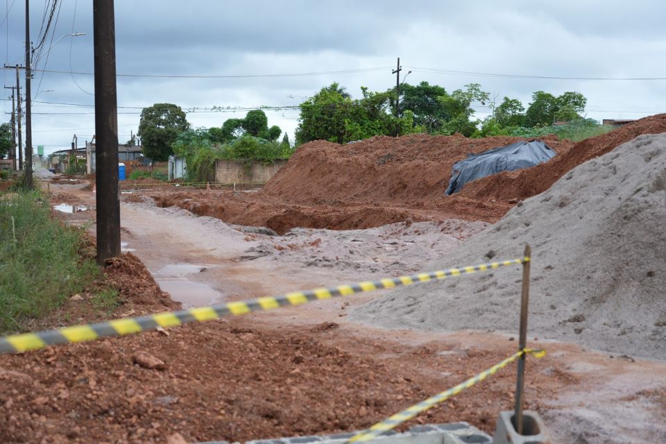 Obra na rua Capão da Canoa avança com implantação da rede de drenagem