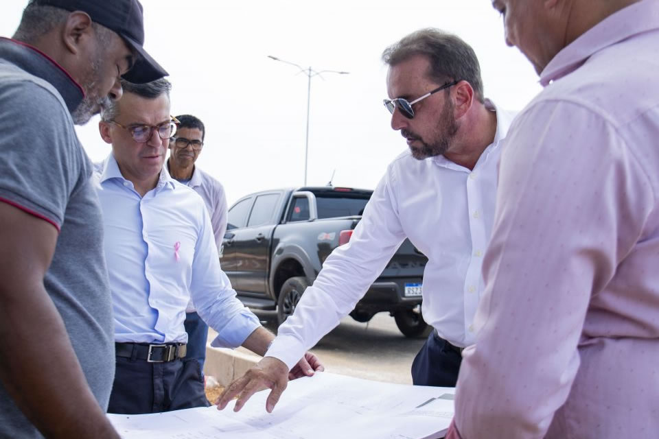 Prefeito Hildon Chaves acompanha trabalhos na avenida Santos Dumont