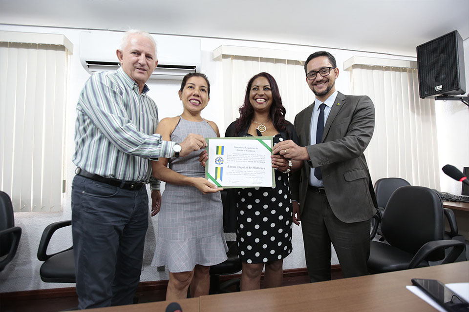 Fórum Permanente de Mulheres recebe Voto de Louvor do deputado Airton Gurgacz