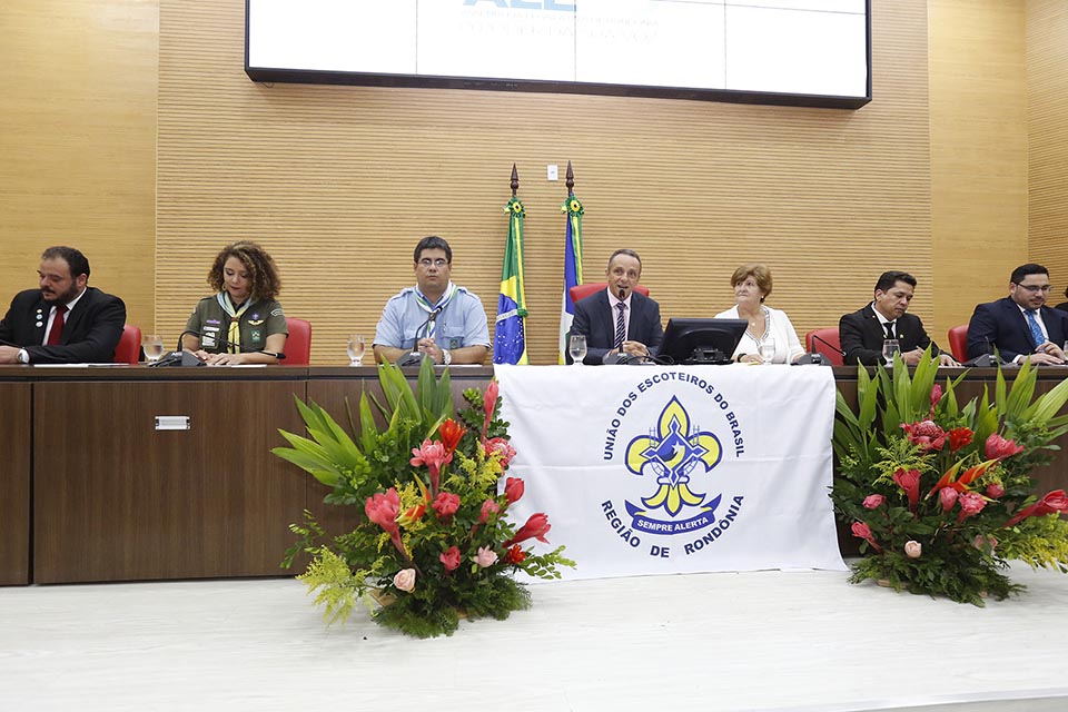 Escotistas de Rondônia recebem homenagem em ato solene na Assembleia Legislativa