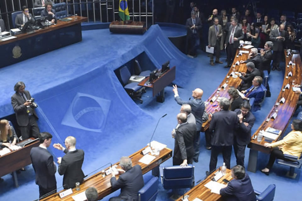 Deputados e senadores esticam feriado de carnaval e só retornam no dia 19/2