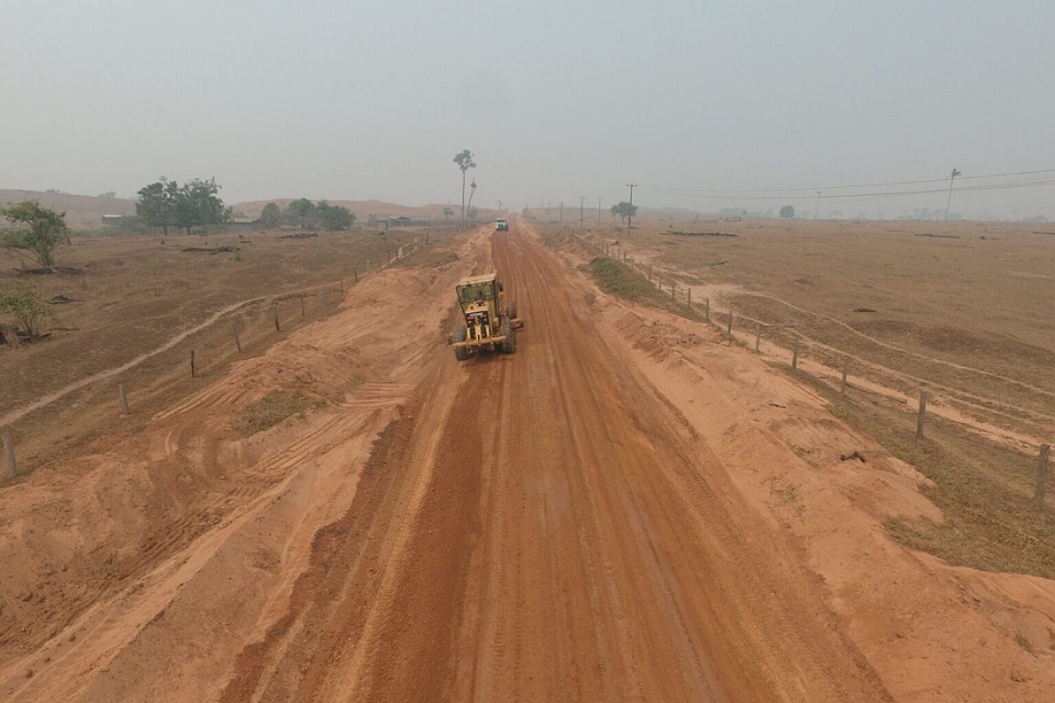 Obras de manutenção são executadas na RO-370 no trecho que liga o município de Parecis ao distrito de Vila Bosco