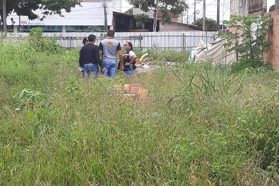 Morador de rua é encontrado morto em terreno baldio em Porto Velho