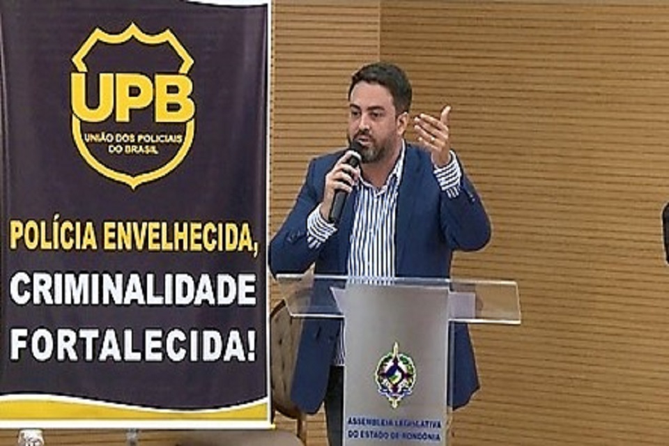 Léo Moraes requer reforma bancária e tributária