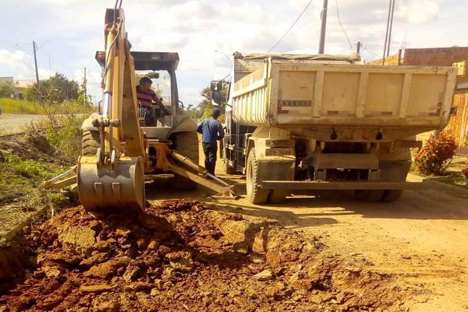 JI-PARANÁ: Prefeitura recupera ruas dos residenciais Bosques dos Ipês I e II