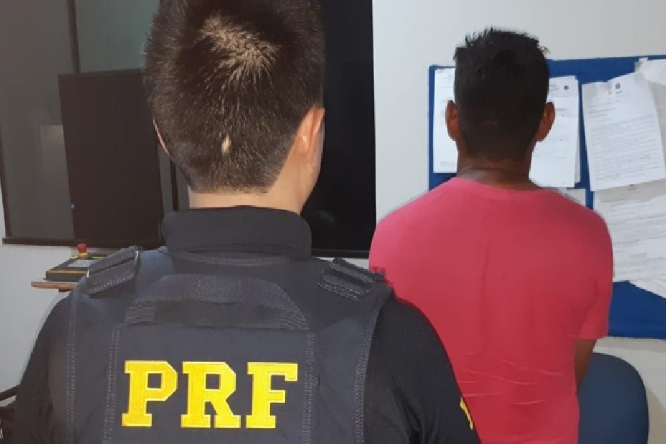 PRF prende foragido da Justiça em Pimenta Bueno