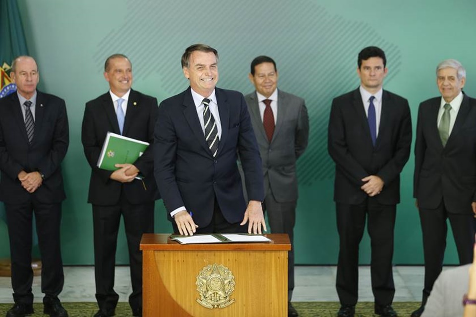 Moro e Bolsonaro são proibidos de comentar investigações do Coaf