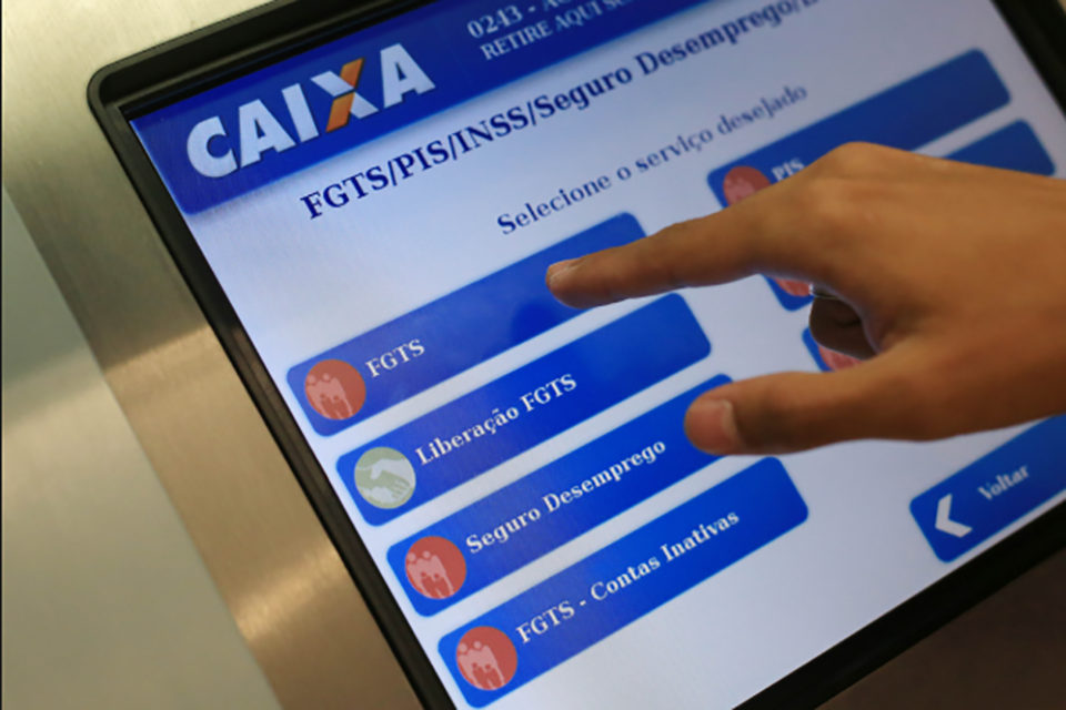 Trabalhador poderá retirar R$ 500 por conta e sacar parte do FGTS todo ano; saiba regras