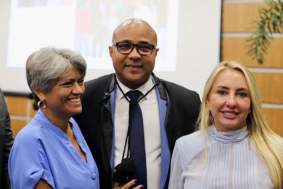 Ieda Chaves acompanha cerimônia de posse de novos representantes do TCE-RO e do MPC-RO