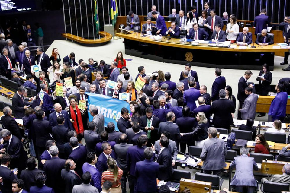 Câmara aprova reforma da Previdência em 1º turno; proposta ainda pode mudar