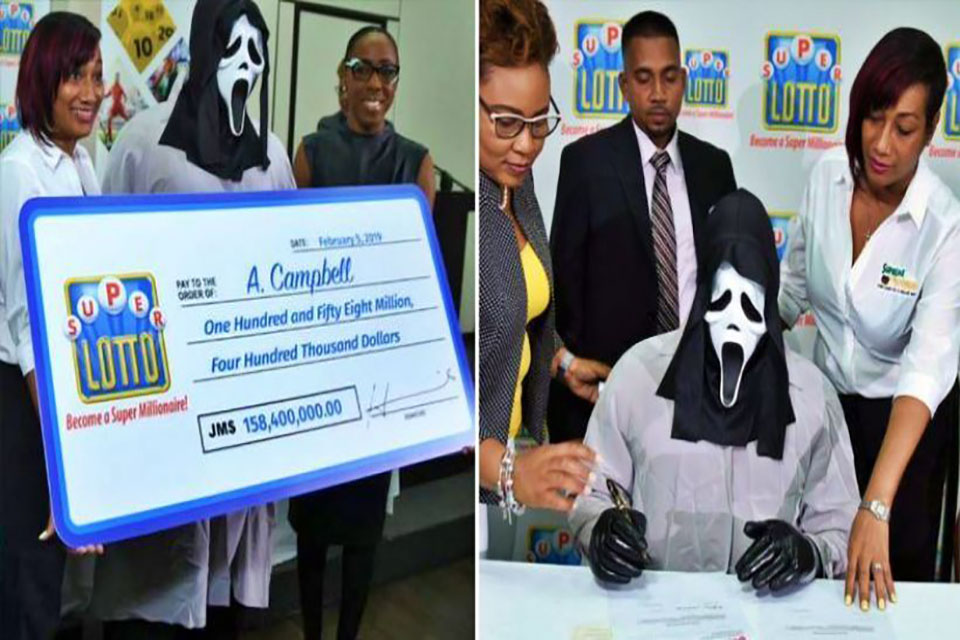 Homem ganha mais de R$ 4 milhões na loteria, e usa máscara para família não o reconhecer