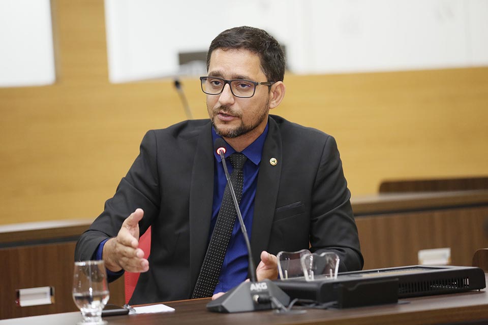 Deputado Anderson destaca diálogo com a bancada federal e destaca luta pela PEC que cria a Polícia Penal