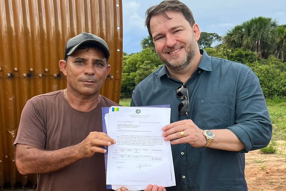 Alex Redano assina emenda de R$ 1 milhão para recuperação de vicinais em Nova Mamoré