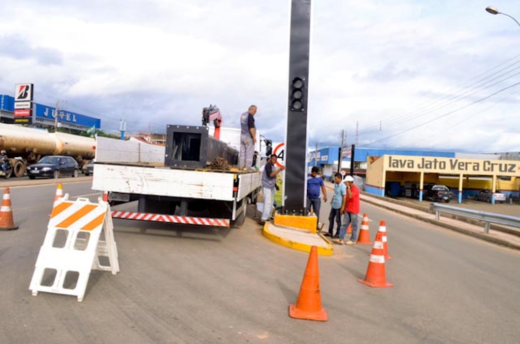 Prefeitura compra equipamentos e peças para manutenção semafórica