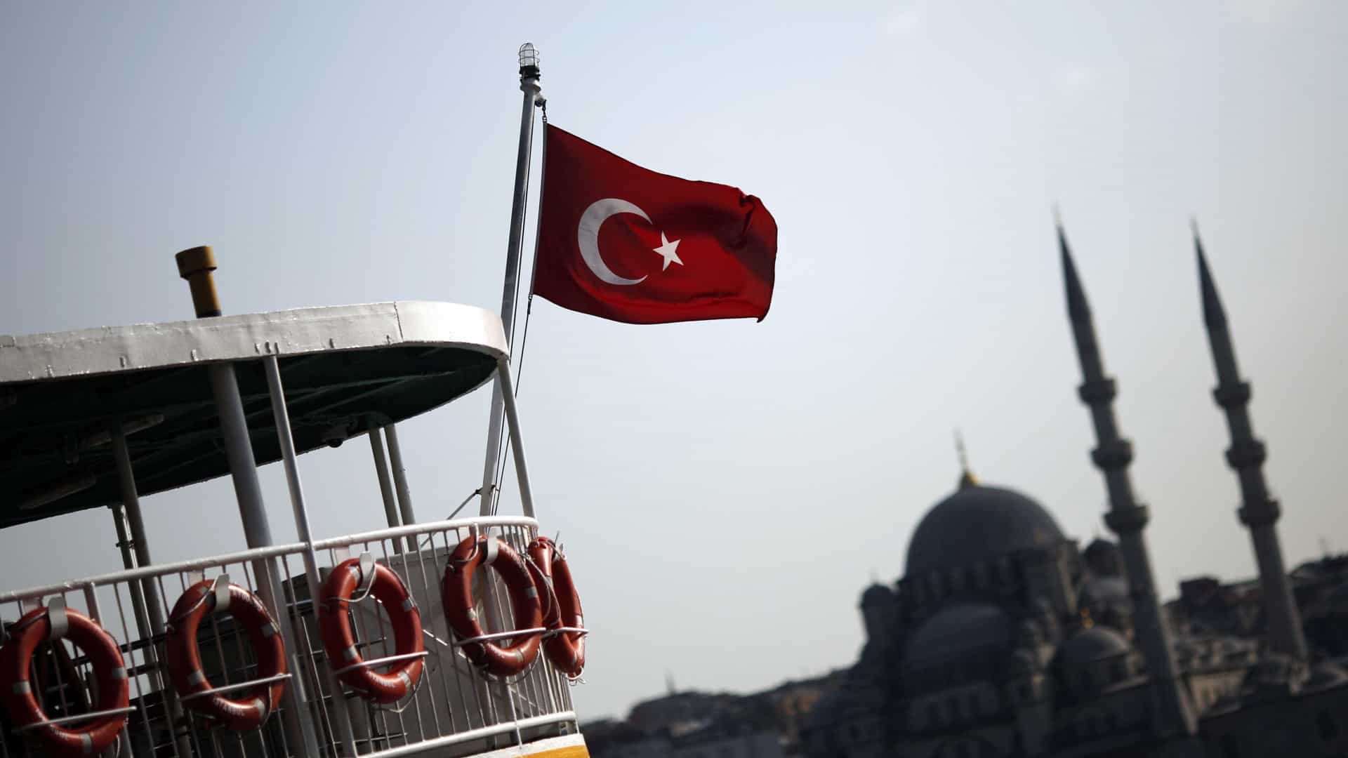 Turquia lança operação para deter 249 pessoas acusadas de se infiltrarem