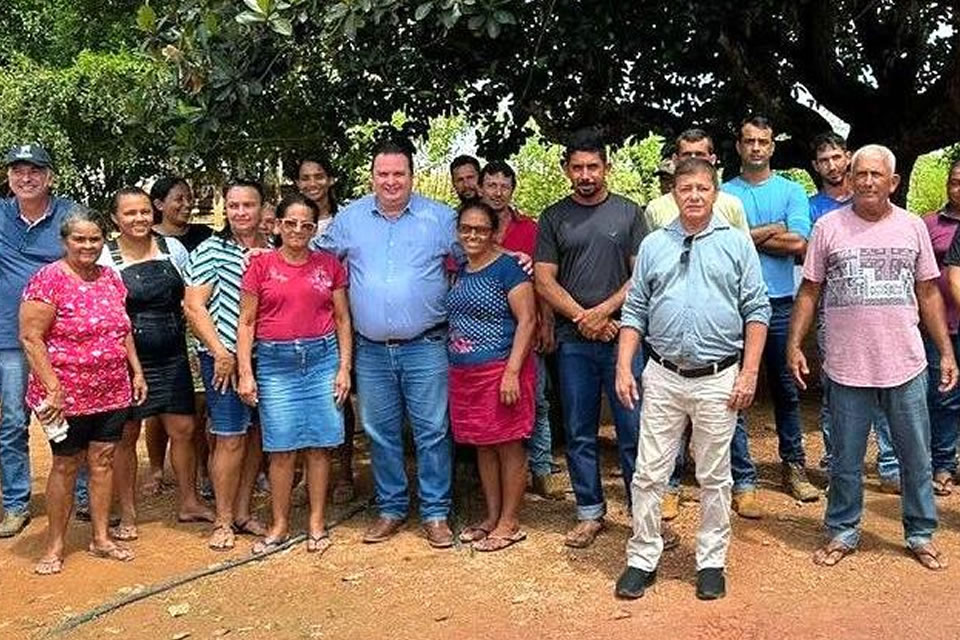 Deputado Luís do Hospital visita associações rurais em Theobroma