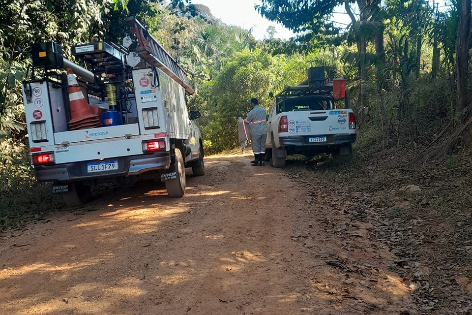 Solicitação do deputado Alan Queiroz leva poda de árvores à comunidade Terra Santa