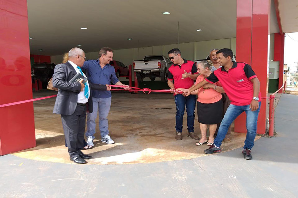 Prefeito participa da inauguração de Auto Center e parabeniza Poconé Veículos por investir em Rolim