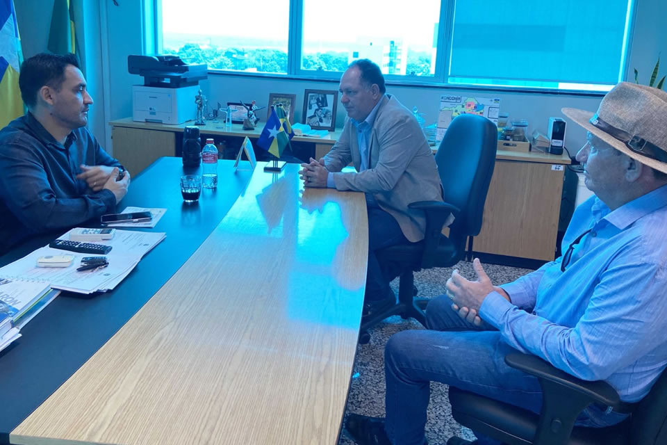 Pedro Fernandes busca melhorias para o Vale do Jamari em reunião com DER