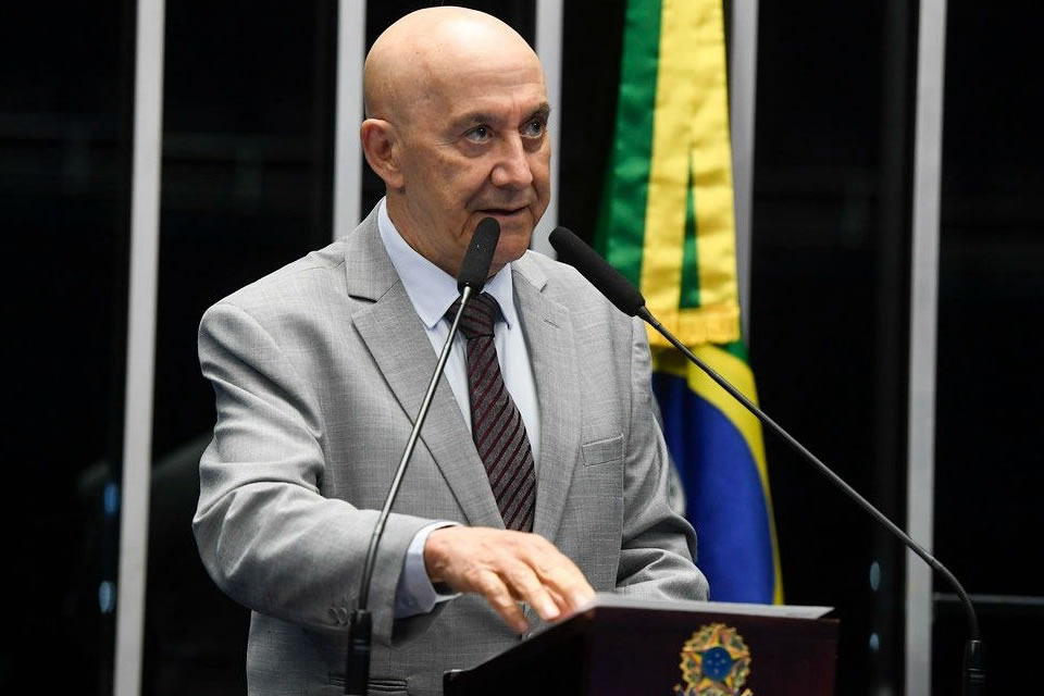 Confúcio Moura afirma que o Brasil deve enfrentar o crime com mais investimentos em educação e não em armas