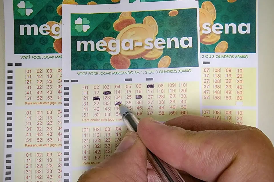 Mega-Sena não tem acertador e prêmio acumula para R$ 90 milhões
