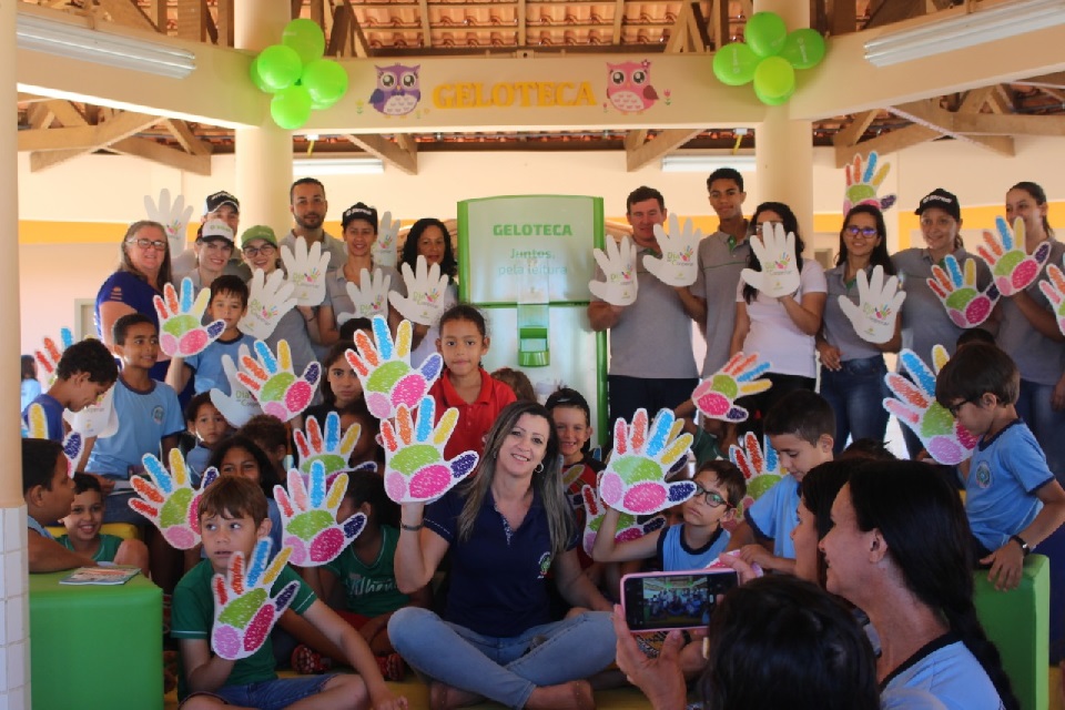 Escola Progresso recebe geloteca e implantação de horta em parceria com a Semed e Cooperativa Sicredi