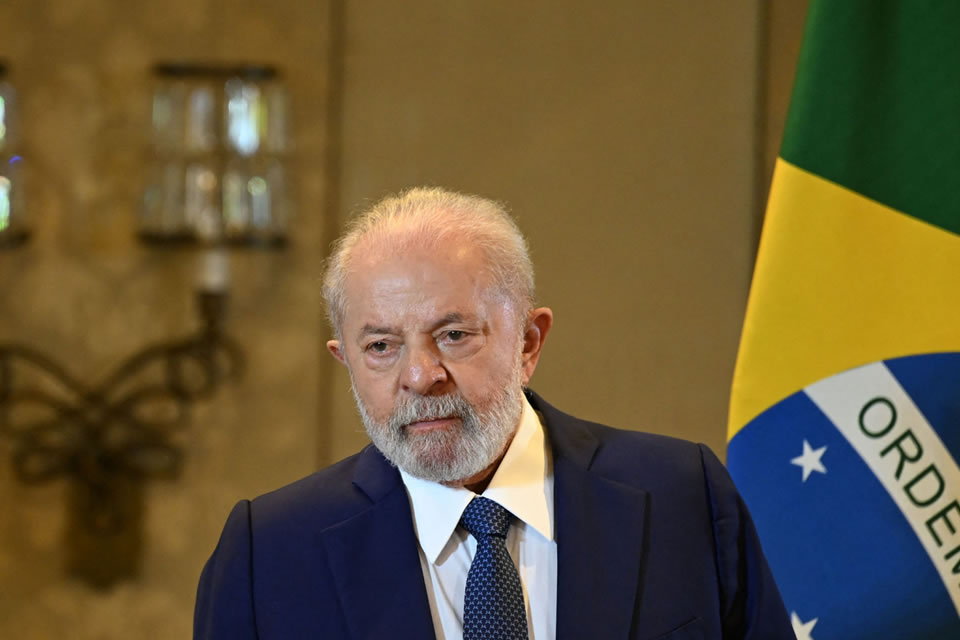 Devemos retomar o potencial da parceria com África, diz Lula ao embarcar ao continente