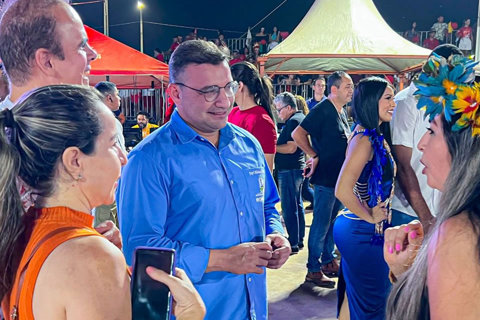 Ribeiro do Sinpol dialoga com a população durante o Duelo na Fronteira