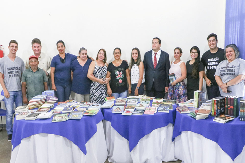 TRT doa livros para Biblioteca Municipal de Ji-Paraná