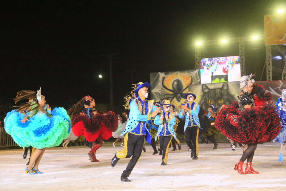 Turma do Chaves; a magia do boto; e muita fé invadem arena do Flor do Maracujá, na noite de quinta-feira