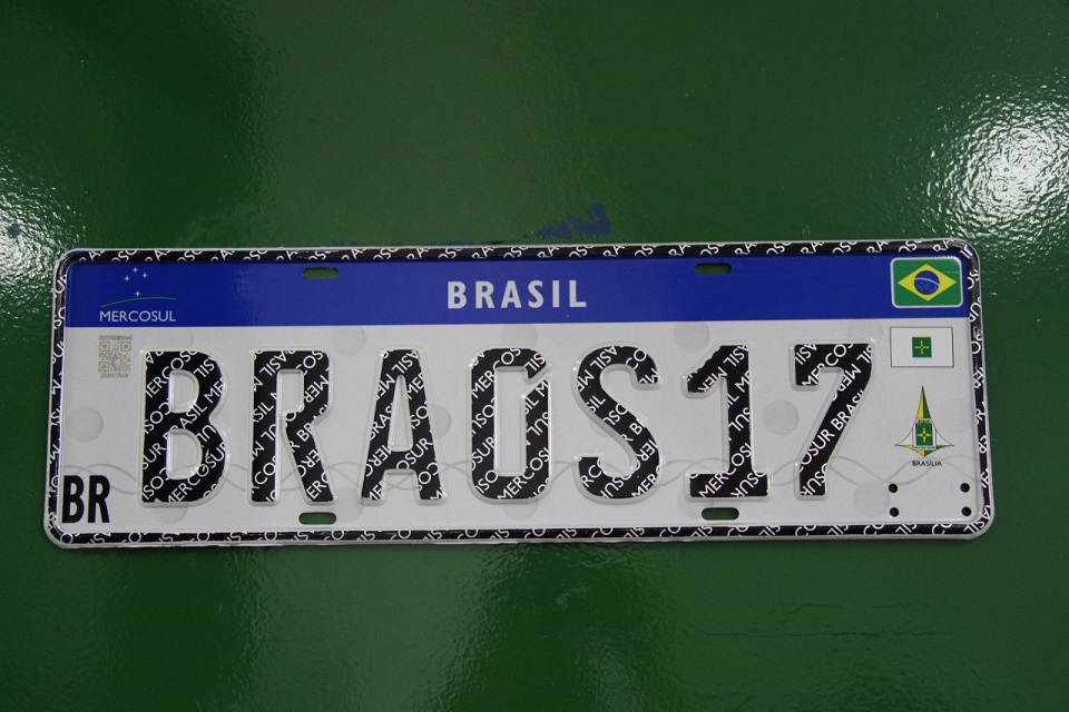 Nova Placa de Identificação Veicular será implantada em dezembro